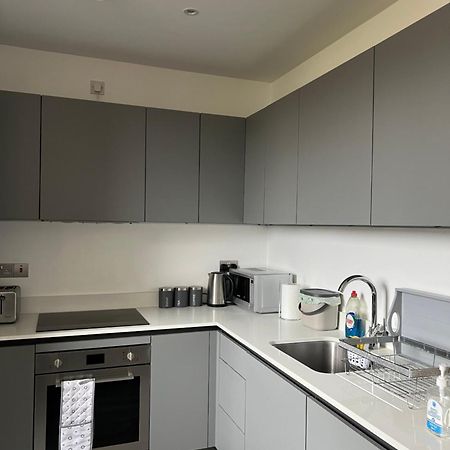 Stylish 2 Bedrooms, 2 Bathrooms With Workspace In Milton Keynes Eksteriør billede