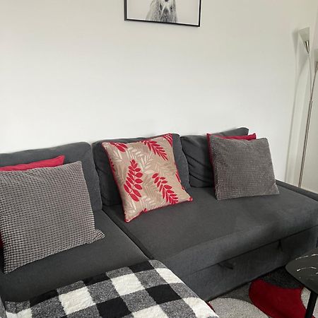 Stylish 2 Bedrooms, 2 Bathrooms With Workspace In Milton Keynes Eksteriør billede