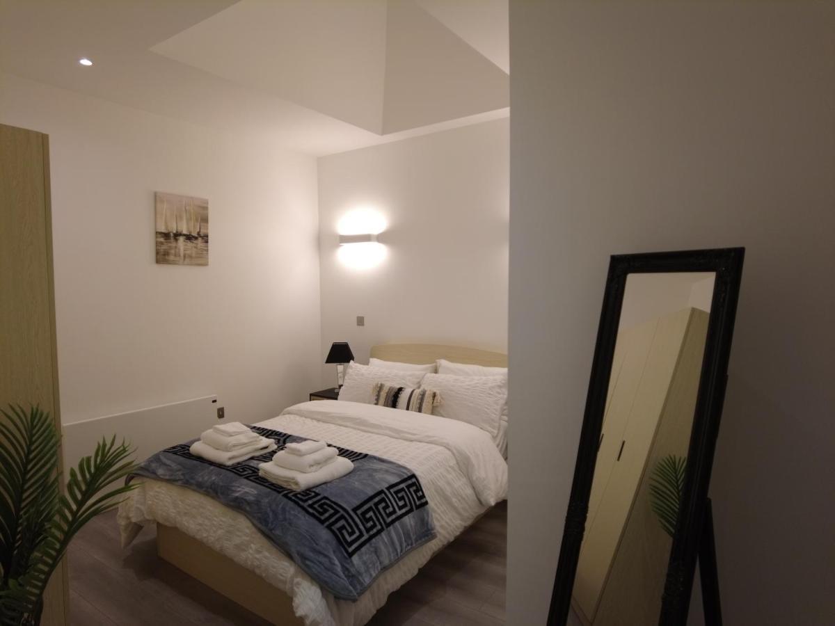 Stylish 2 Bedrooms, 2 Bathrooms With Workspace In Milton Keynes Eksteriør billede