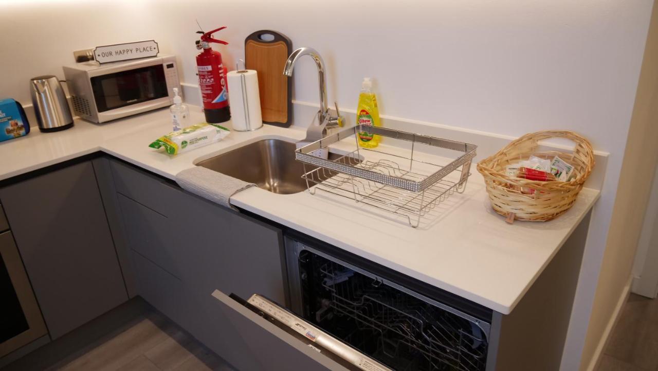Stylish 2 Bedrooms, 2 Bathrooms With Workspace In Milton Keynes Eksteriør billede