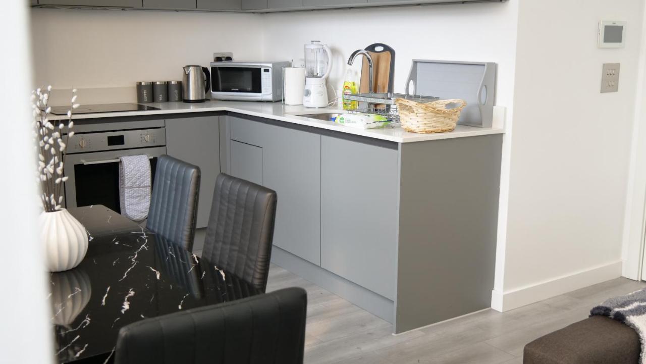 Stylish 2 Bedrooms, 2 Bathrooms With Workspace In Milton Keynes Eksteriør billede