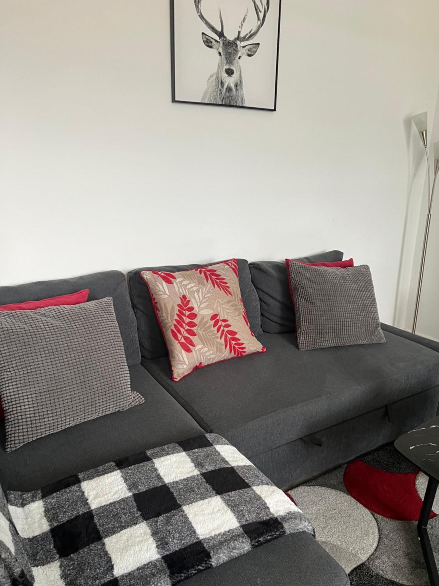 Stylish 2 Bedrooms, 2 Bathrooms With Workspace In Milton Keynes Eksteriør billede